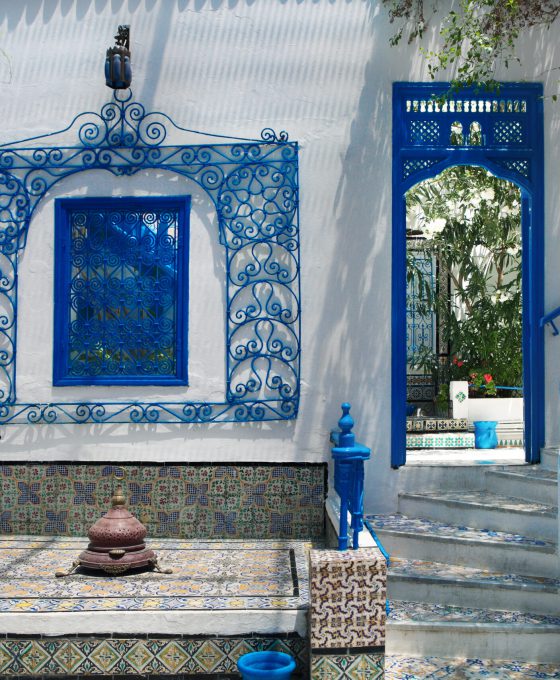 Traditionele blauwe en witte architectuur in Sidi Bou Saïd, Tunis.