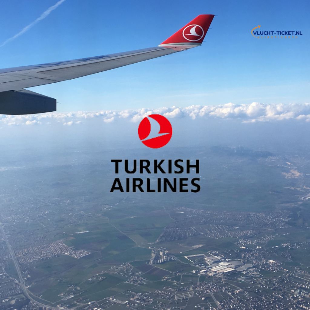 Vleugel van een Turkish Airlines-vliegtuig tijdens een vlucht boven Turkije.