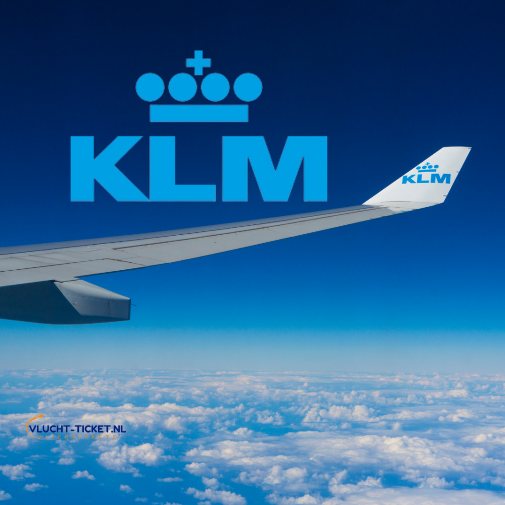 Vleugel van een KLM-vliegtuig in de lucht tijdens een vlucht.